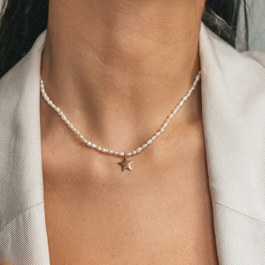 Tiana Golden Silberkette mit natürlichen Perlen – Indira