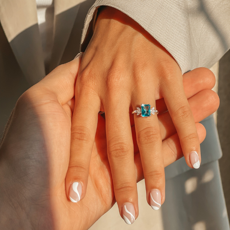 Faerie-Silberring mit blauem Topas – Indira