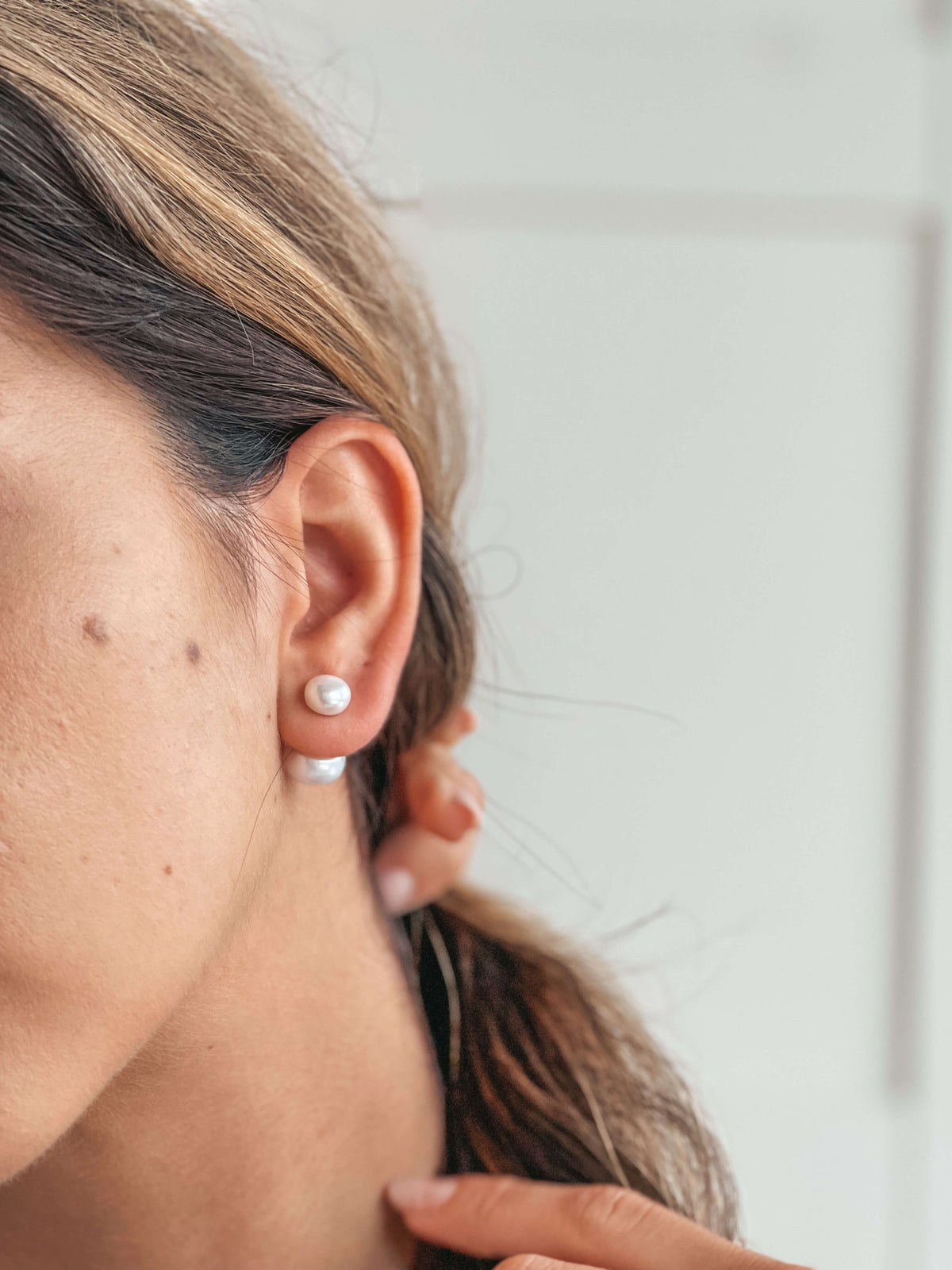Silberohrringe Double Pearl Studs - Natürliche Perlen - Indira