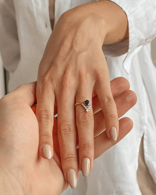 Love Story Goldring - Saphir & Diamanten - Indira