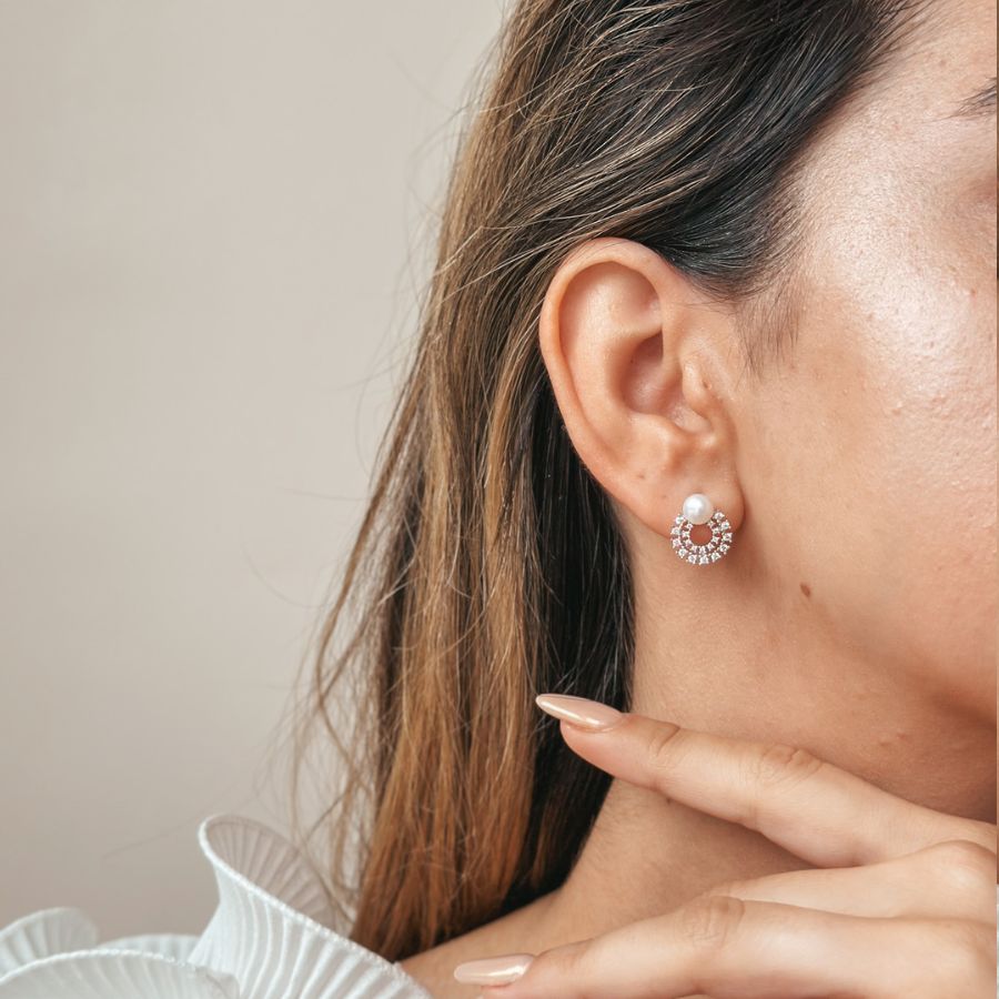 Nia Silberohrringe mit natürlicher Perle – Indira