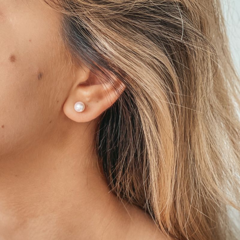 Elegante Gold-Ohrstecker Pearl Studs – Indira
