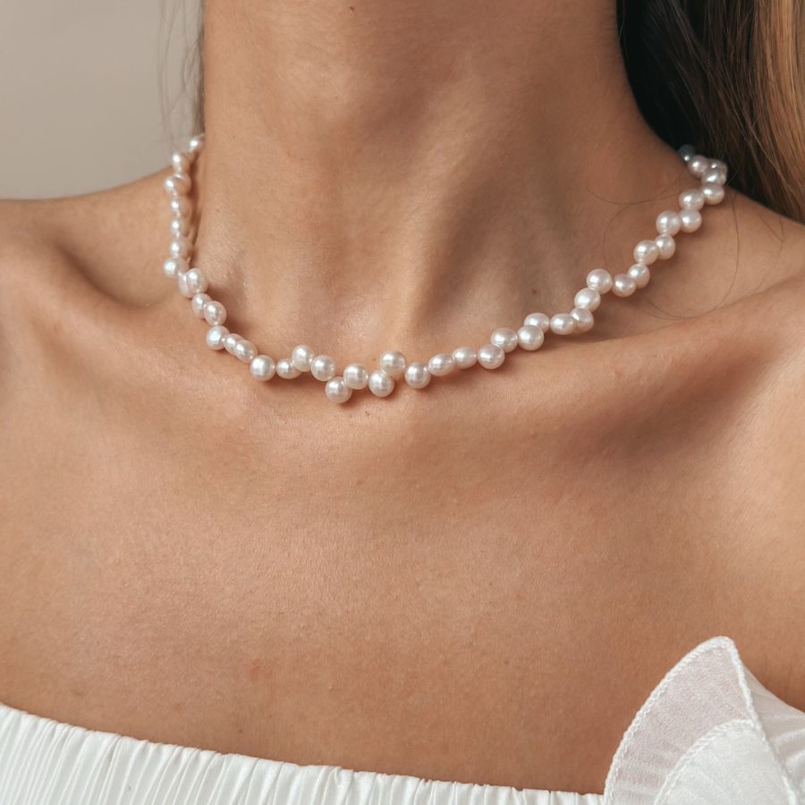 Elegante Silberkette Golden Harmony mit natürlichen Perlen von Indira