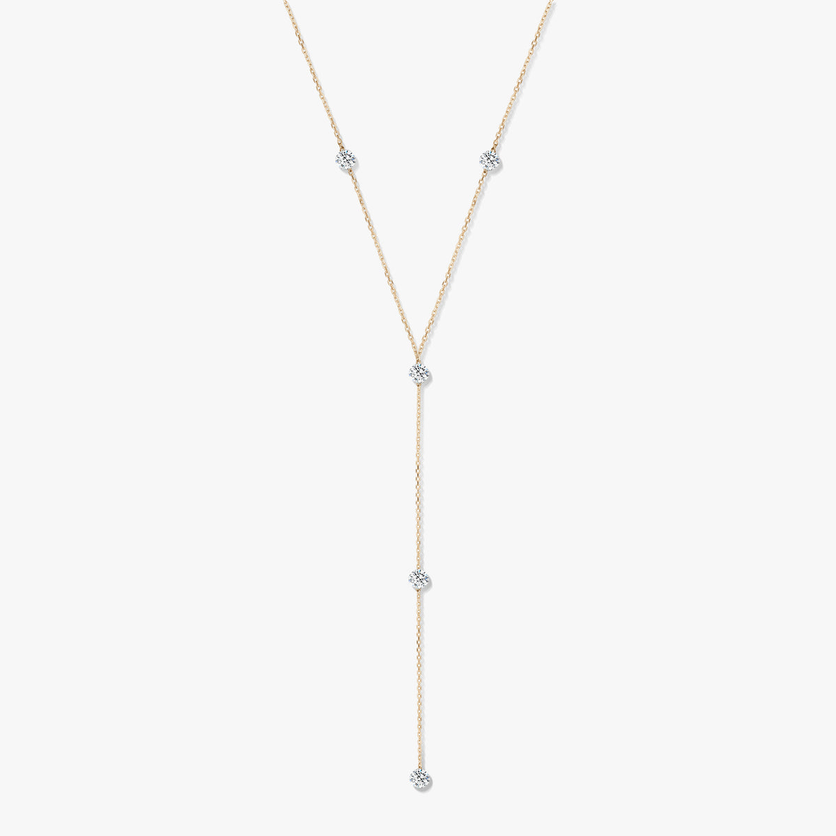 Lariatkette aus 14K Gelbgold mit fünf runden Diamanten in Zargenfassung auf weißem Hintergrund.
