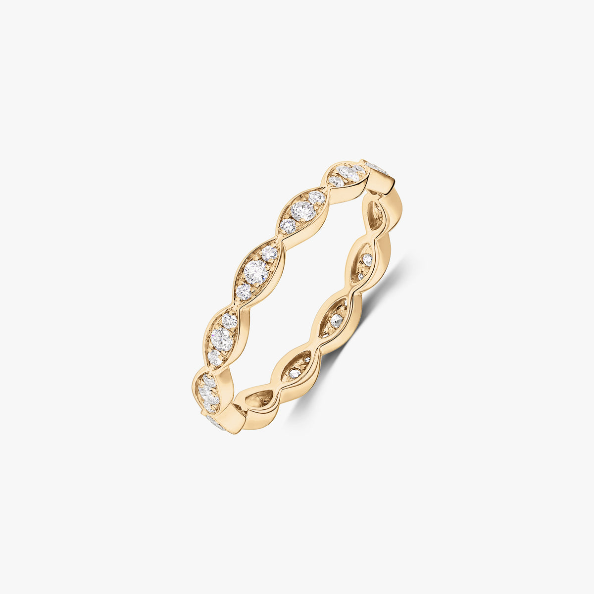 Luna 14K-Gelbgoldring mit natürlichen, runden Diamanten, in Gliedern in Marquiseform gefasst, freigestellt vor weißem Hintergrund.