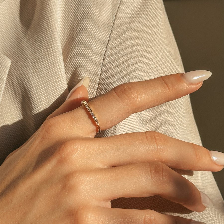 Indira Silberring mit Baguette-Schliff und Zirkonia
