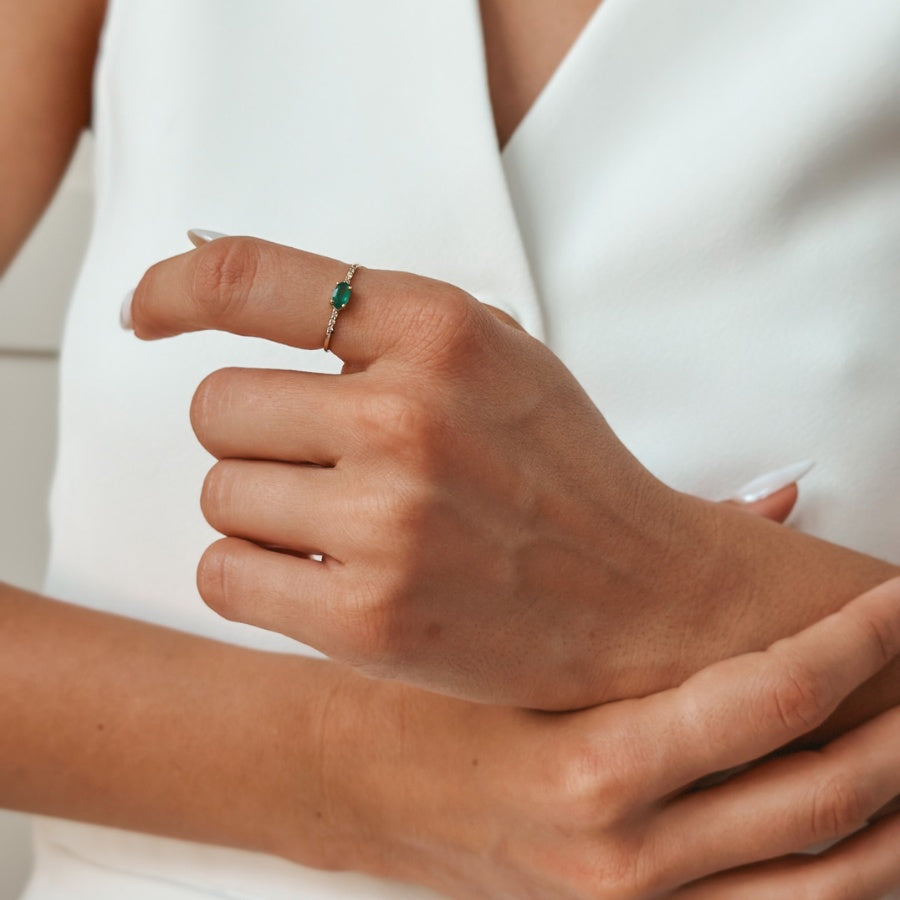 Goldring Vivien mit Smaragd und Diamanten - Indira