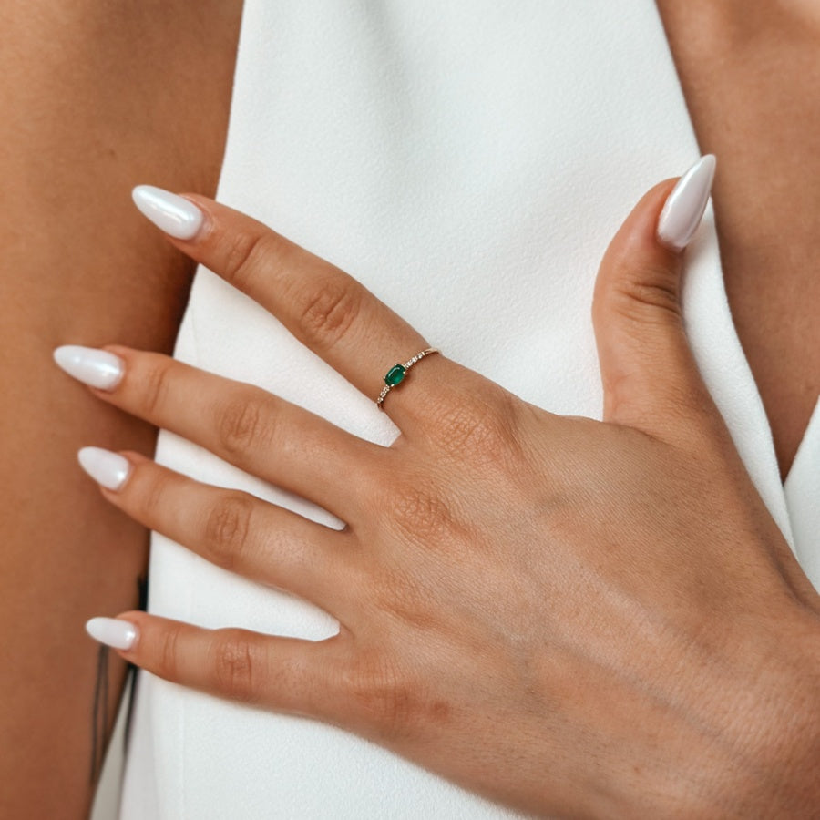 Vivien-Goldring mit Smaragd und Diamanten – Indira