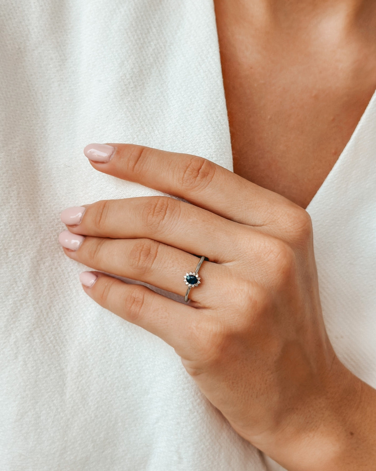 Genn Ring aus Weißgold – Saphir und Diamanten
