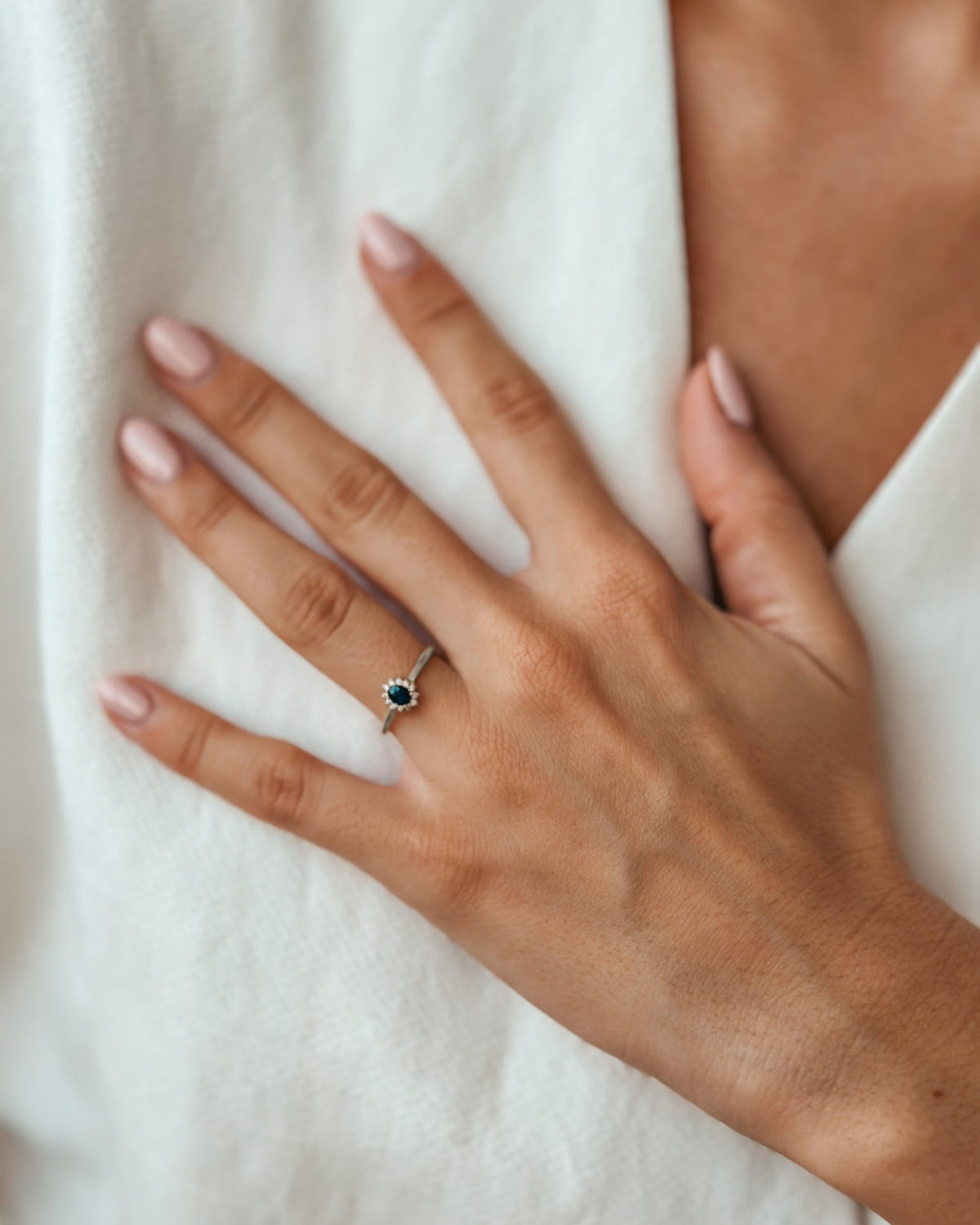 Genn Ring aus Weißgold – Saphir und Diamanten
