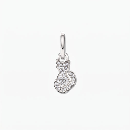 Silberanhänger 925 Sterlingsilber mit Rhodiumbeschichtung, Katzen-Silhouette und pavé weißen Zirkonia auf weißem Hintergrund.