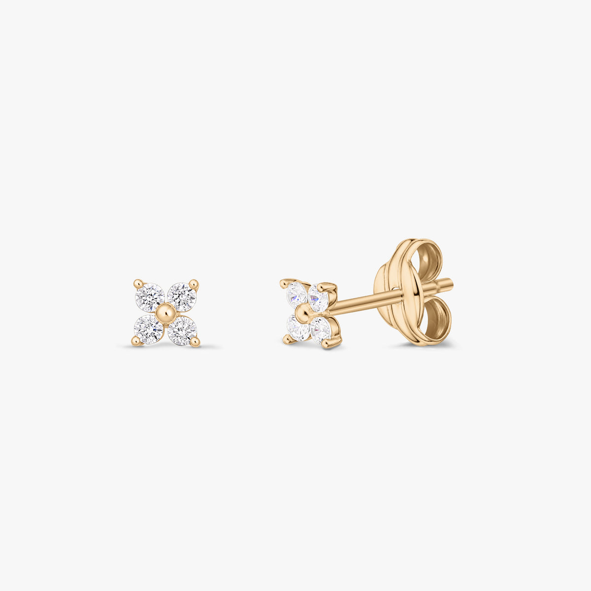 Elegantes Paar Ohrstecker aus 14K Gelbgold mit vier klaren Zirkoniasteinen in zarter Blumenform, frontal und seitlich auf weißem Hintergrund dargestellt.