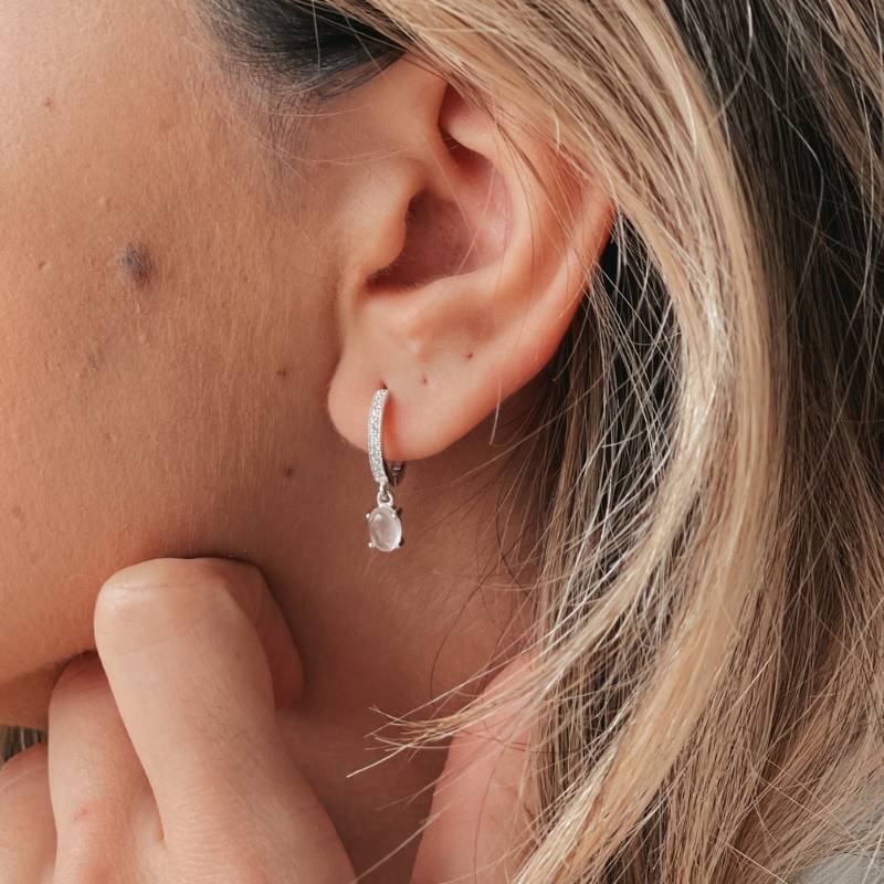 Gem Huggies-Ohrringe aus Silber - Rosenquarz - Indira