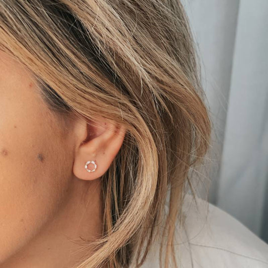 Halo-Ohrringe aus Gold – Zirkonia – Indira