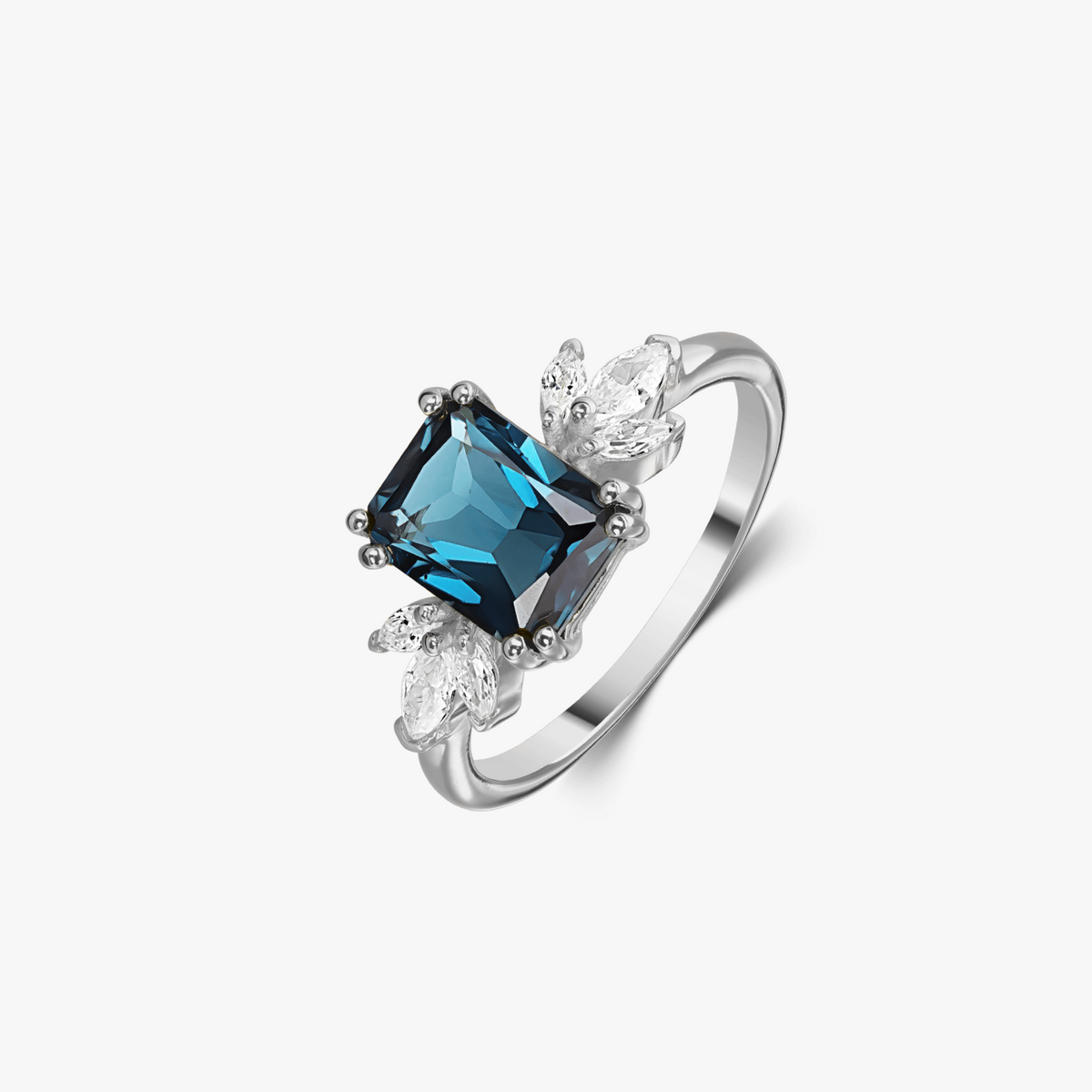 Eleganter Faerie-Silberring mit London Blue Topas von Indira.