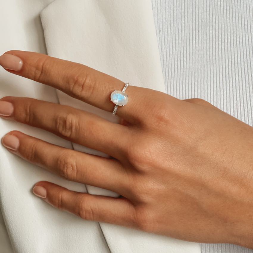 Reina Weißgoldring - Mondstein & Diamanten - Indira