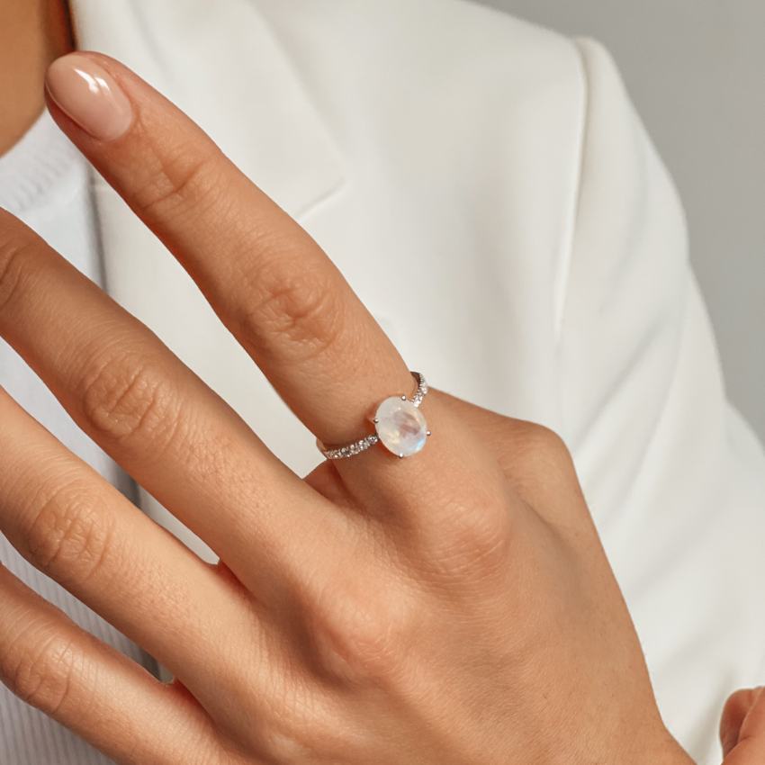 Reina Weißgoldring - Mondstein & Diamanten - Indira