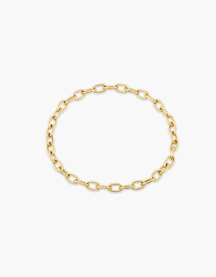 Ein 14K-Gold-Kettenring vor reinweißem Hintergrund.