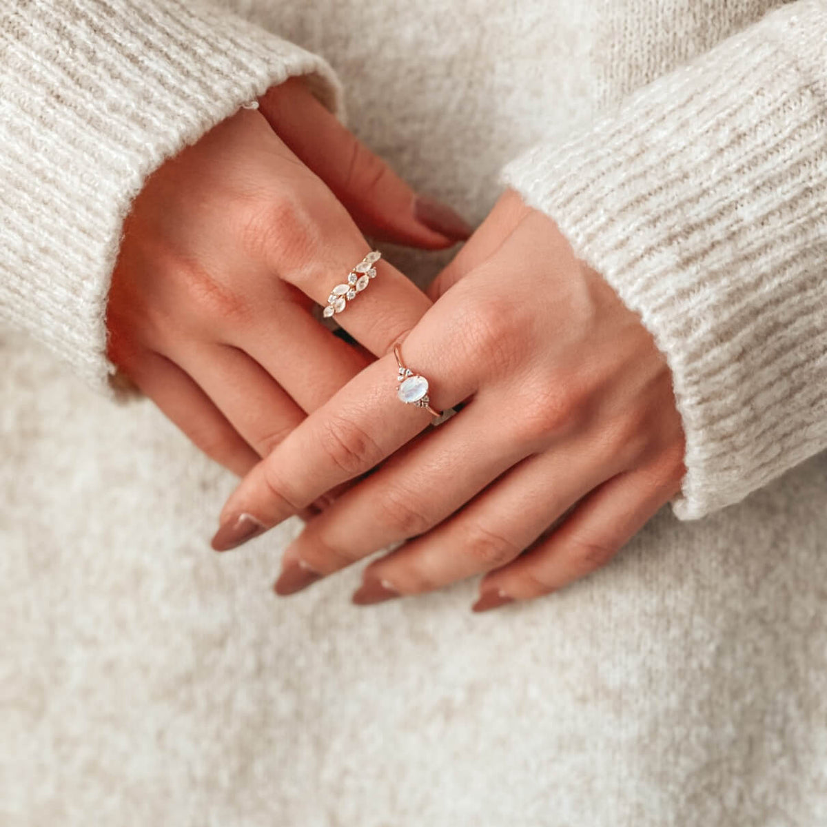 Eleganter Goldring White Verdure - Mondstein - Indira