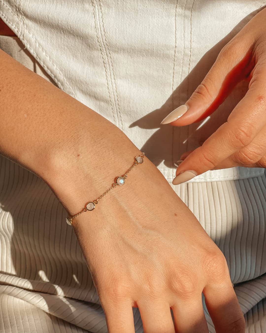 Silberarmband Birthstone Golden June - Mondstein - Indira