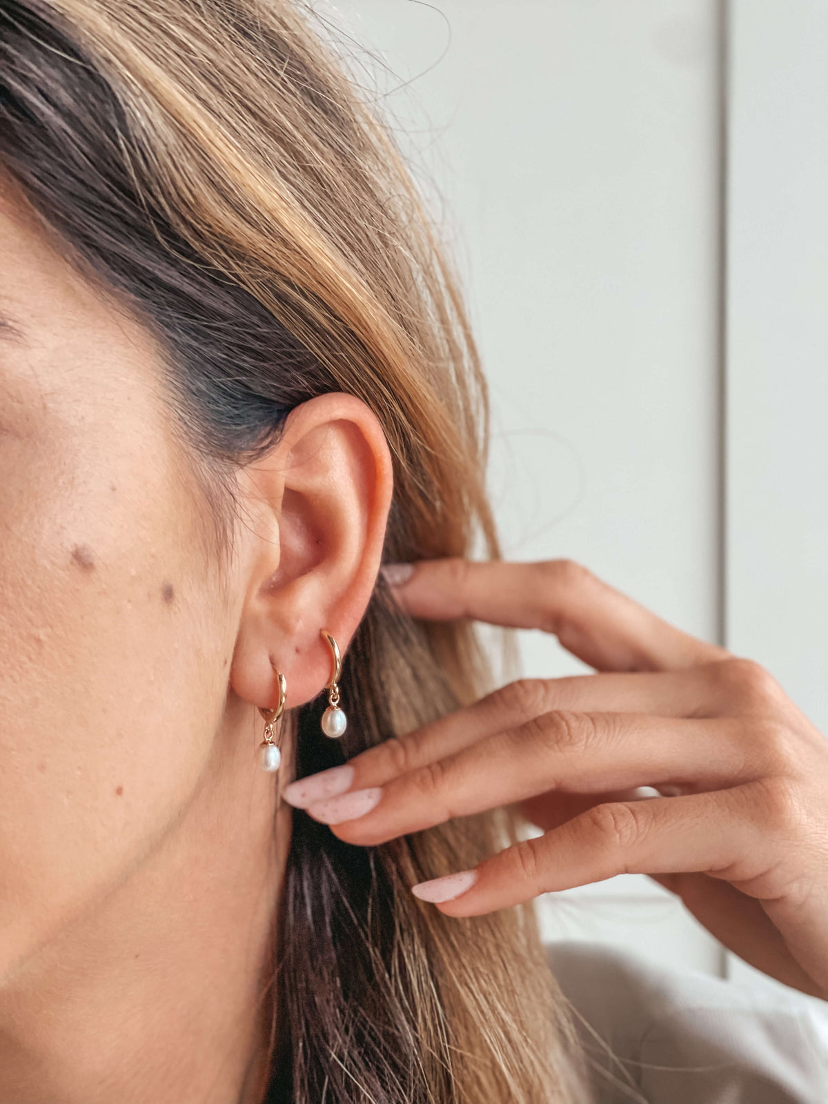 Gold-Creolen Pearl Hoops - Natürliche Perlen - Indira