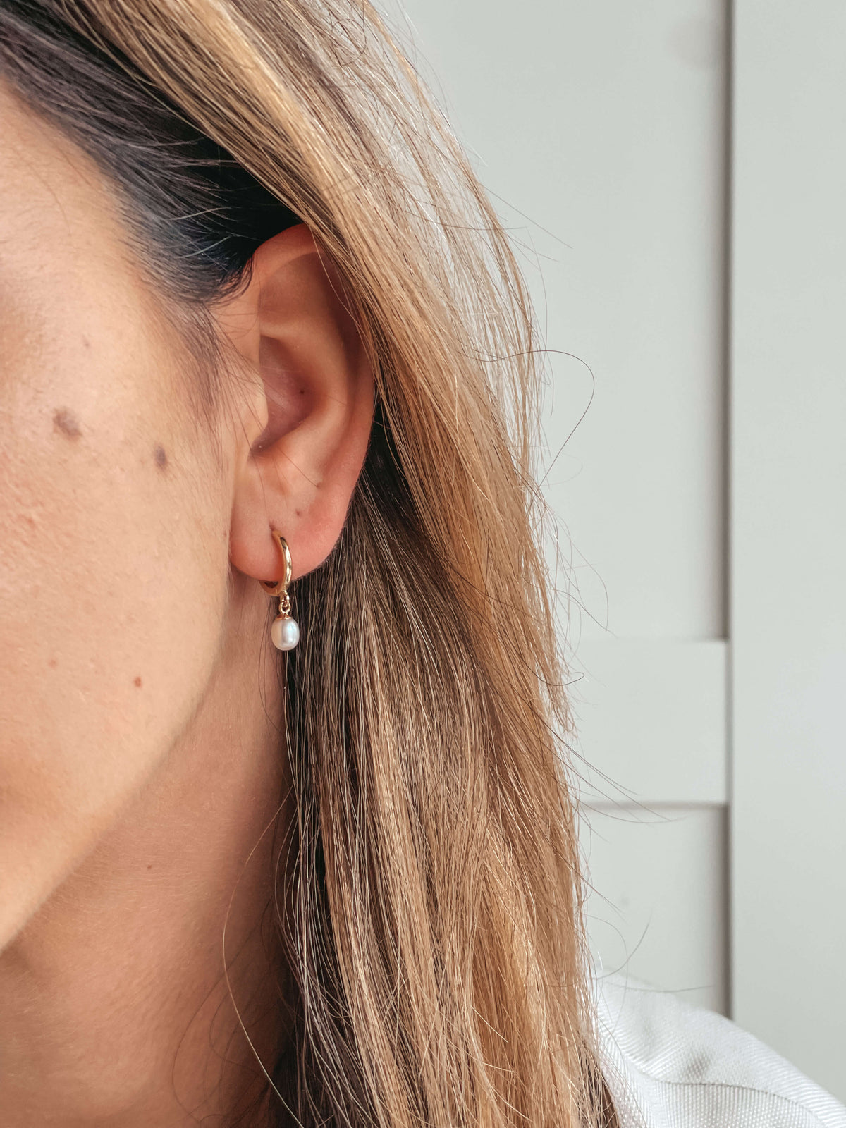 Gold-Creolen Pearl Hoops - Natürliche Perlen - Indira